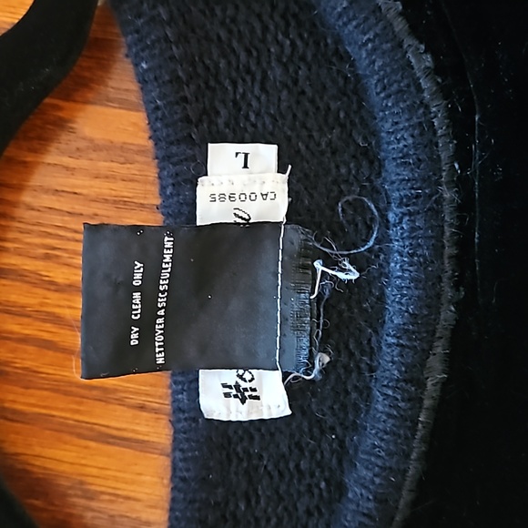 Vintage Holt Renfrew sweeter - Picture 5 of 5